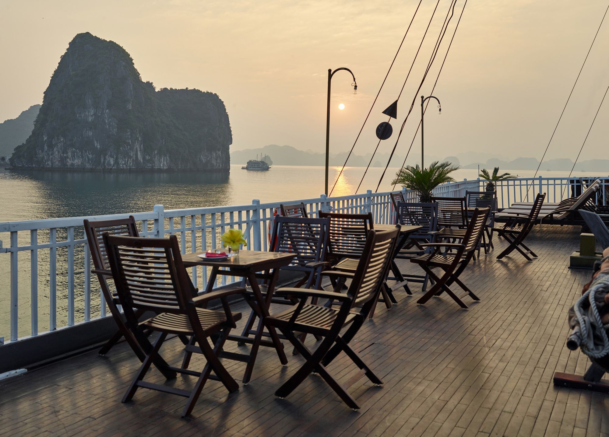 Garden Bay Legend Cruise Hotel Hạ Long-öböl Kültér fotó